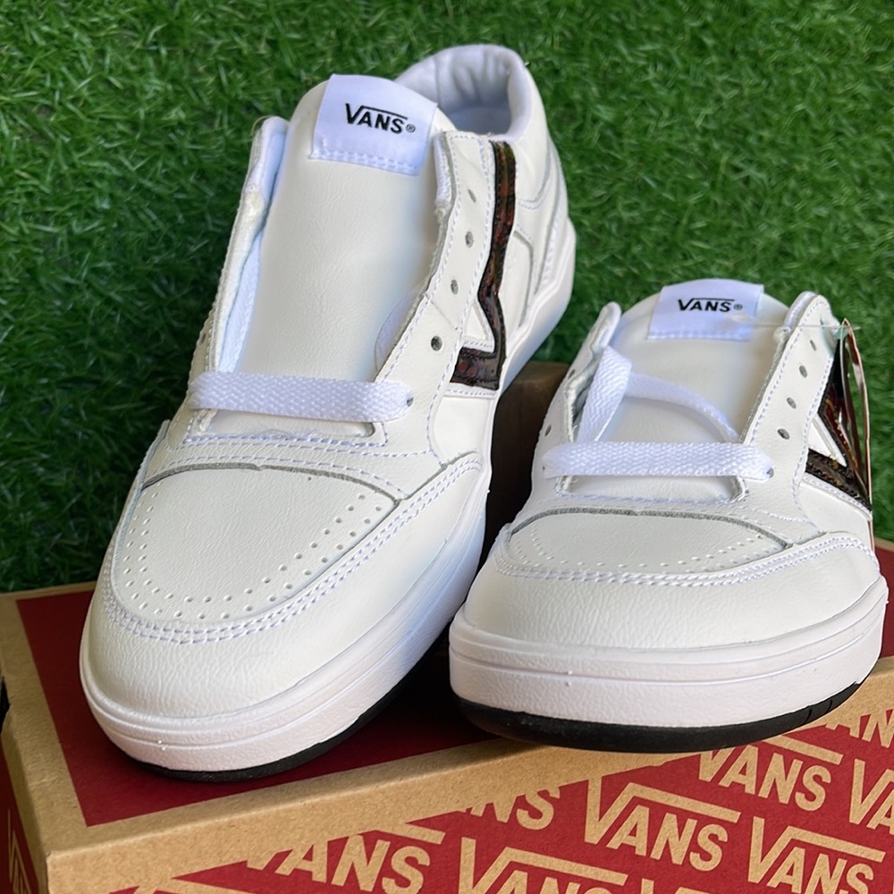 Vans Lowland Cc
(Big Reptile) Tr Wht/Red
VNOATZY909 WMNS sneakers - Picture 6 of 16